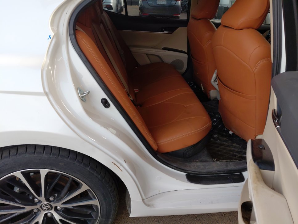 Toyota Camry GLE HEV 2020 image