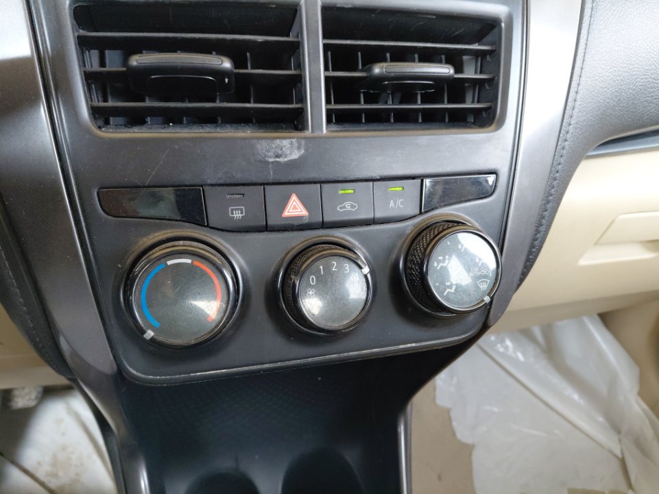 تويوتا يارس SD Y 2021 image