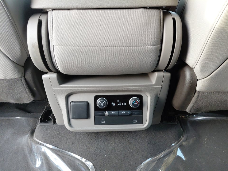 Chevrolet  Suburban  2022 image