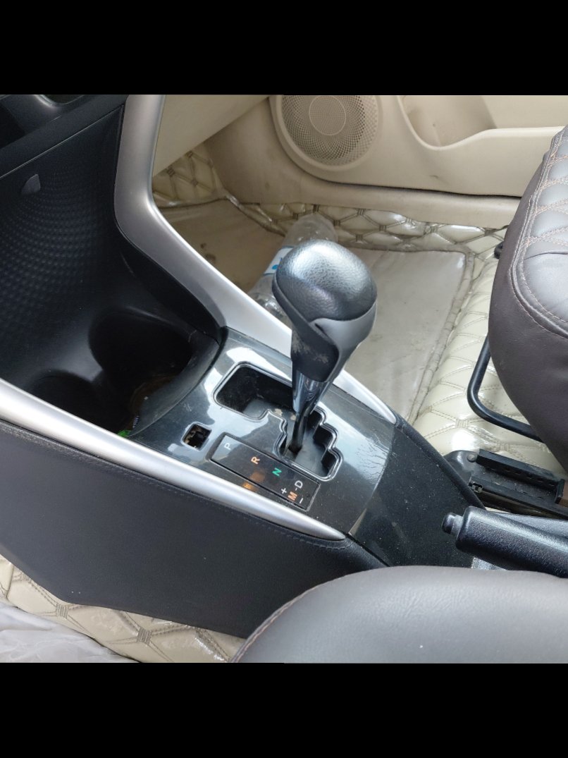 تويوتا يارس SD Y 2018 image