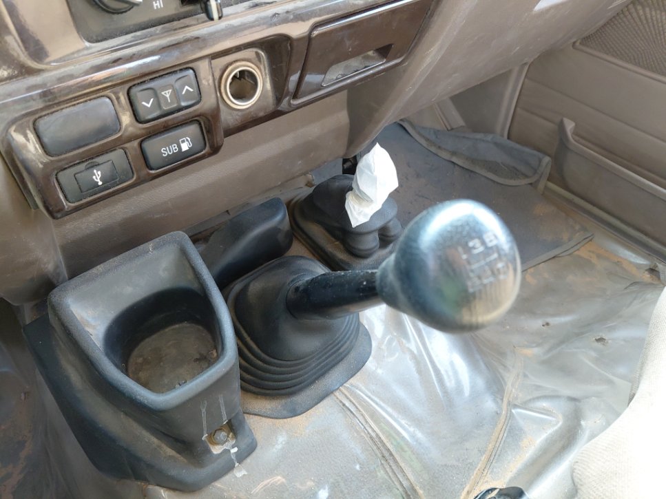 تويوتا لاند كروزر بيك أب LC70 DLX 2016 image