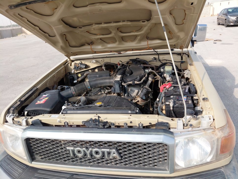 تويوتا لاند كروزر بيك أب LC70 DLX 2016 image