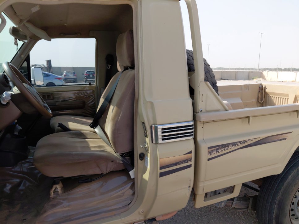 تويوتا لاند كروزر بيك أب LC70 DLX 2016 image