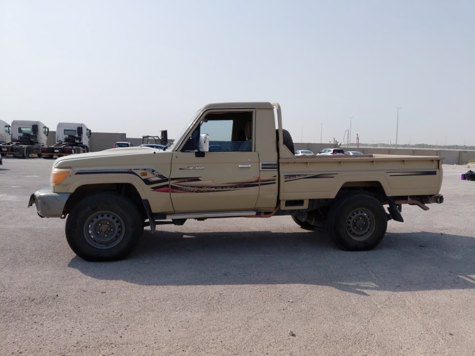 تويوتا لاند كروزر بيك أب LC70 DLX 2016 image