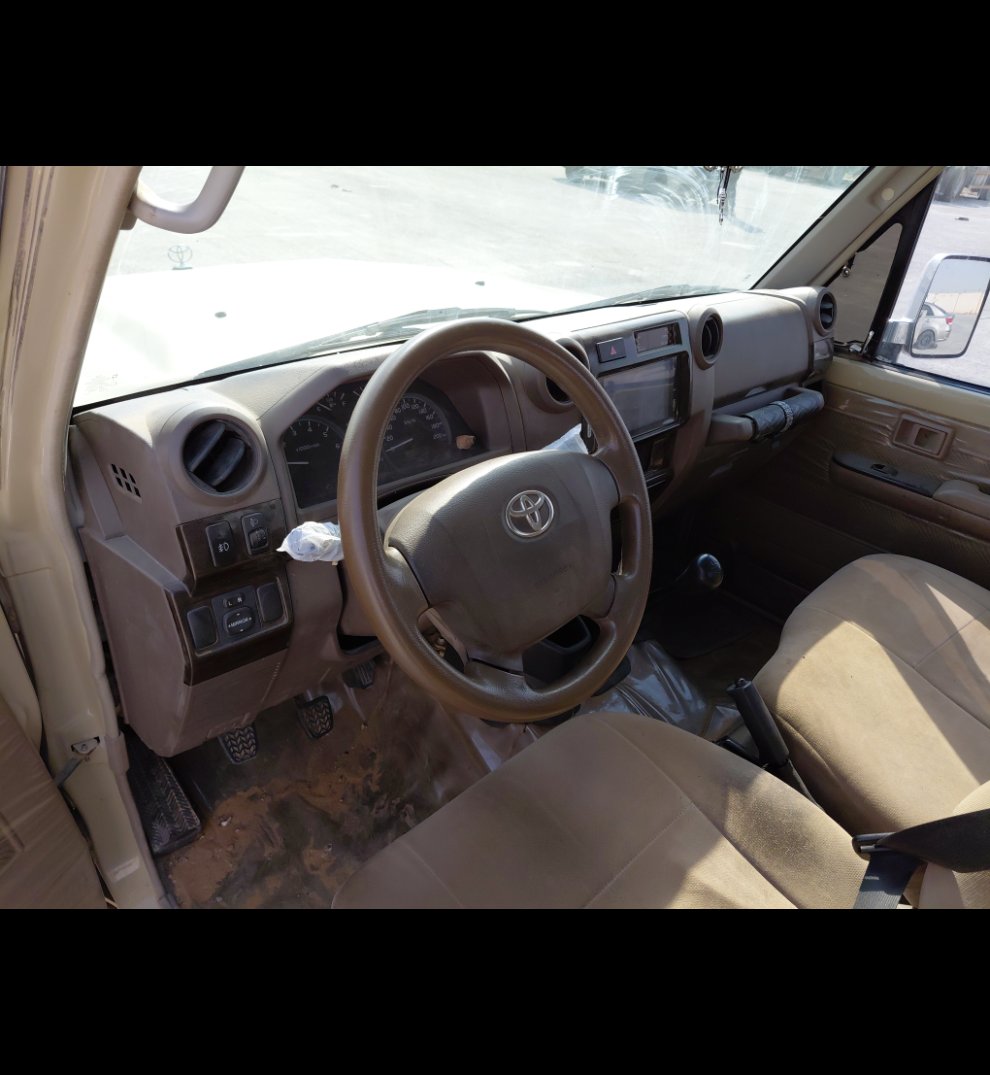 تويوتا لاند كروزر بيك أب LC70 DLX 2016 image