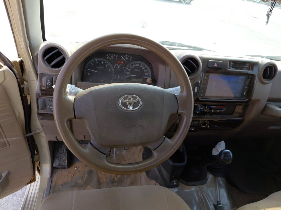 تويوتا لاند كروزر بيك أب LC70 DLX 2016 image