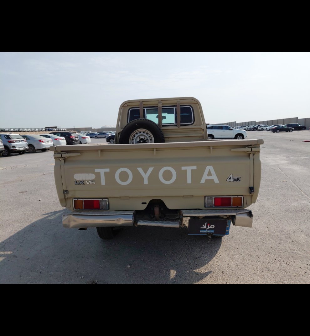 تويوتا لاند كروزر بيك أب LC70 DLX 2016 image