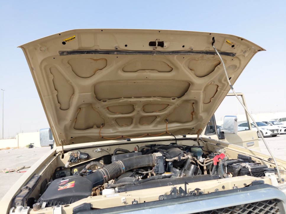 تويوتا لاند كروزر بيك أب LC70 DLX 2016 image