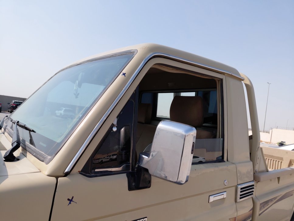 تويوتا لاند كروزر بيك أب LC70 DLX 2016 image