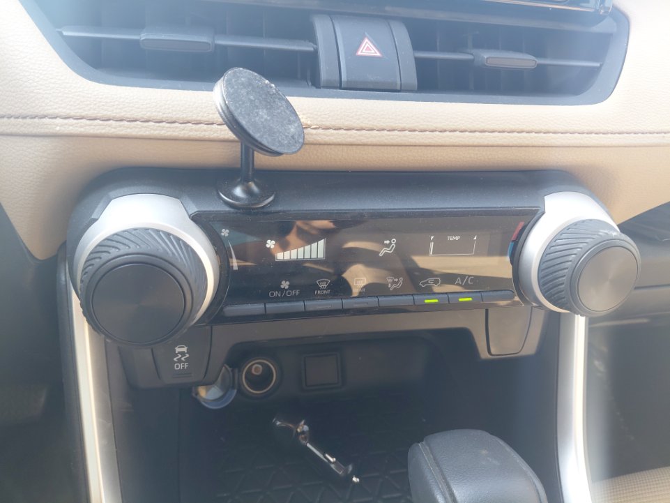 تويوتا راف فور LE 2021 image