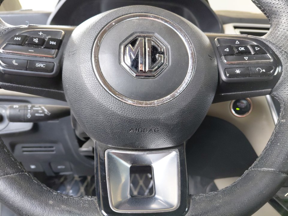 إم جي 5 LUX 2023 image