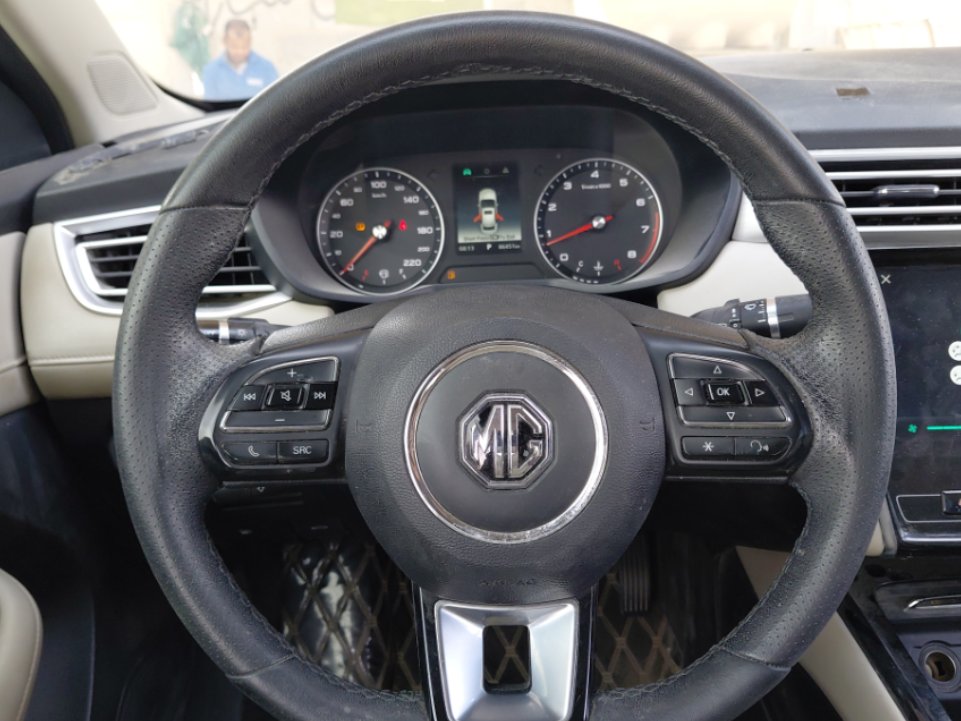 إم جي 5 LUX 2023 image