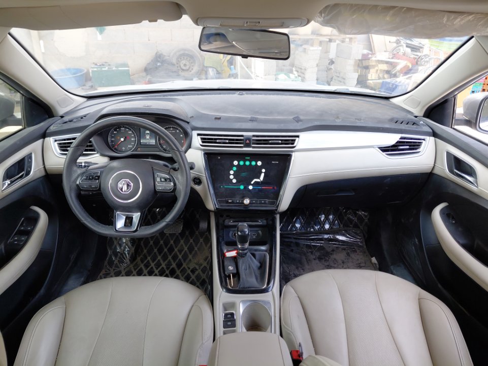 إم جي 5 LUX 2023 image