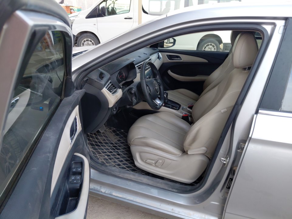 إم جي 5 LUX 2023 image