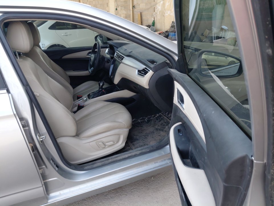 إم جي 5 LUX 2023 image