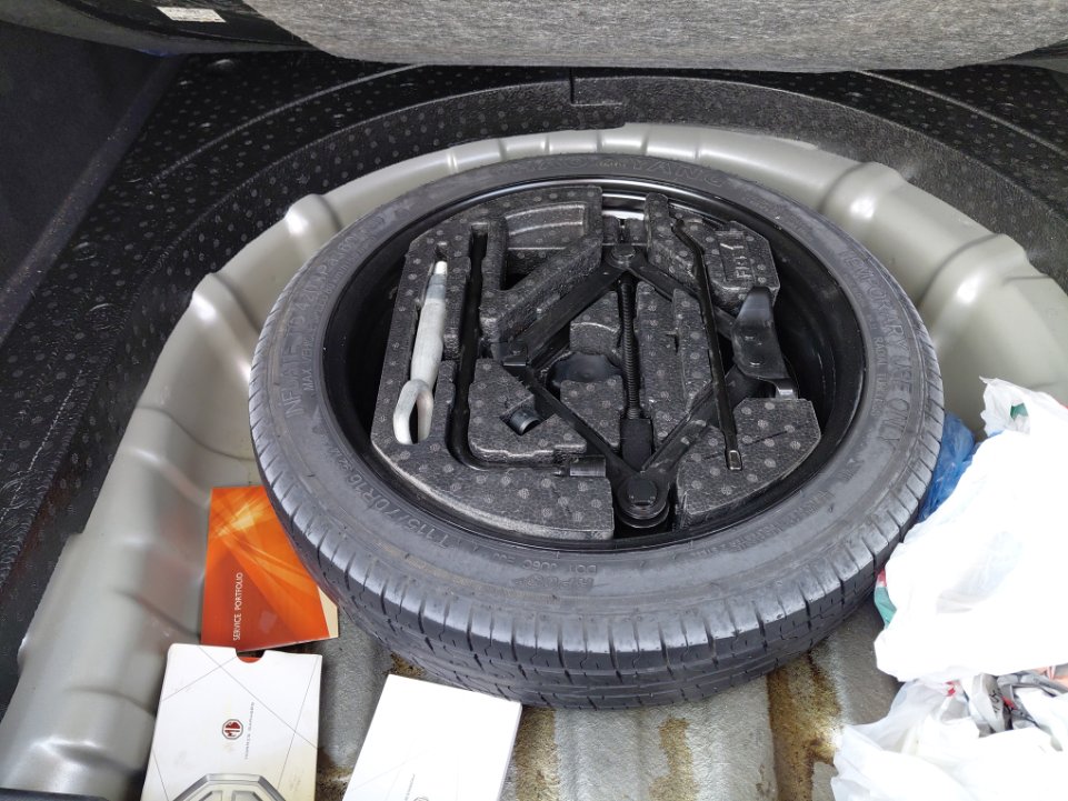 إم جي 5 LUX 2023 image