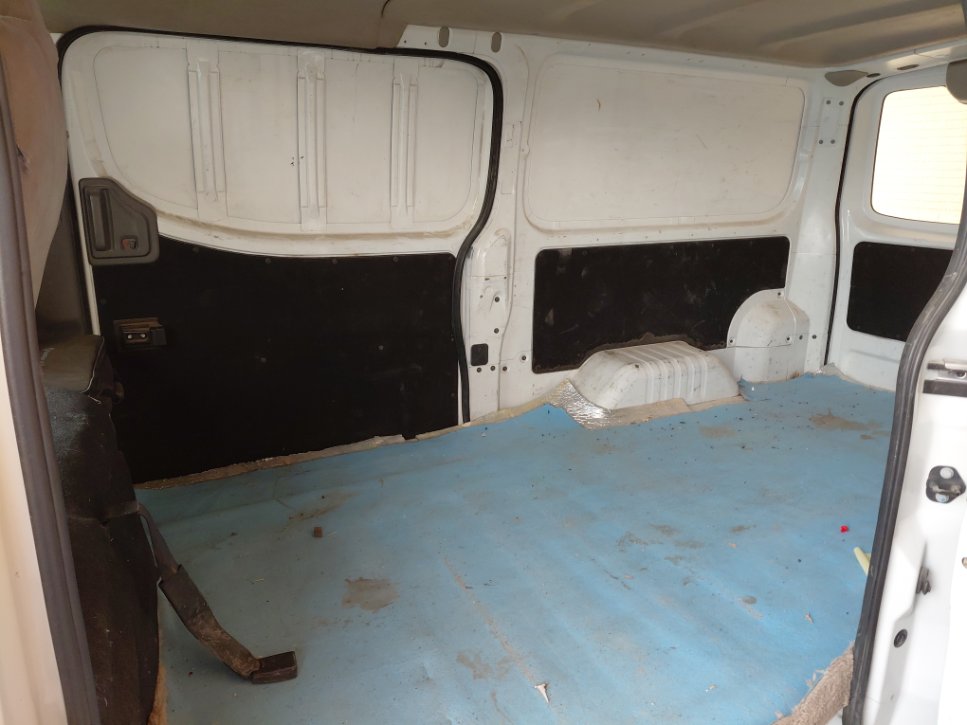 Nissan Urvan  2021 image