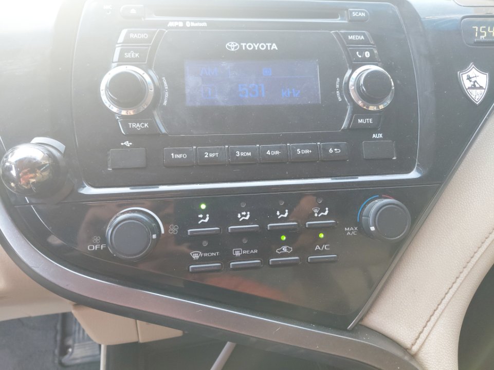 Toyota Camry LE 2020 image