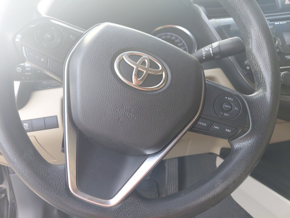 Toyota Camry LE 2020 image