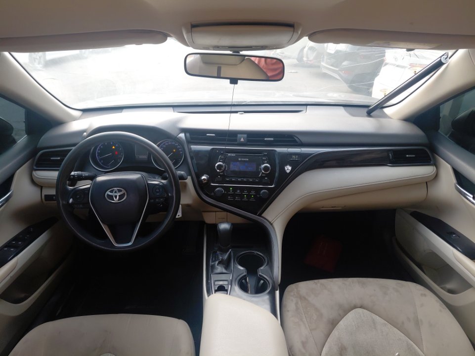 Toyota Camry LE 2020 image