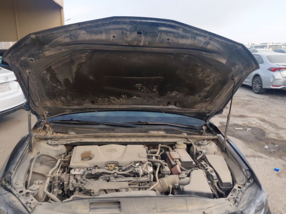 Toyota Camry LE 2020 image