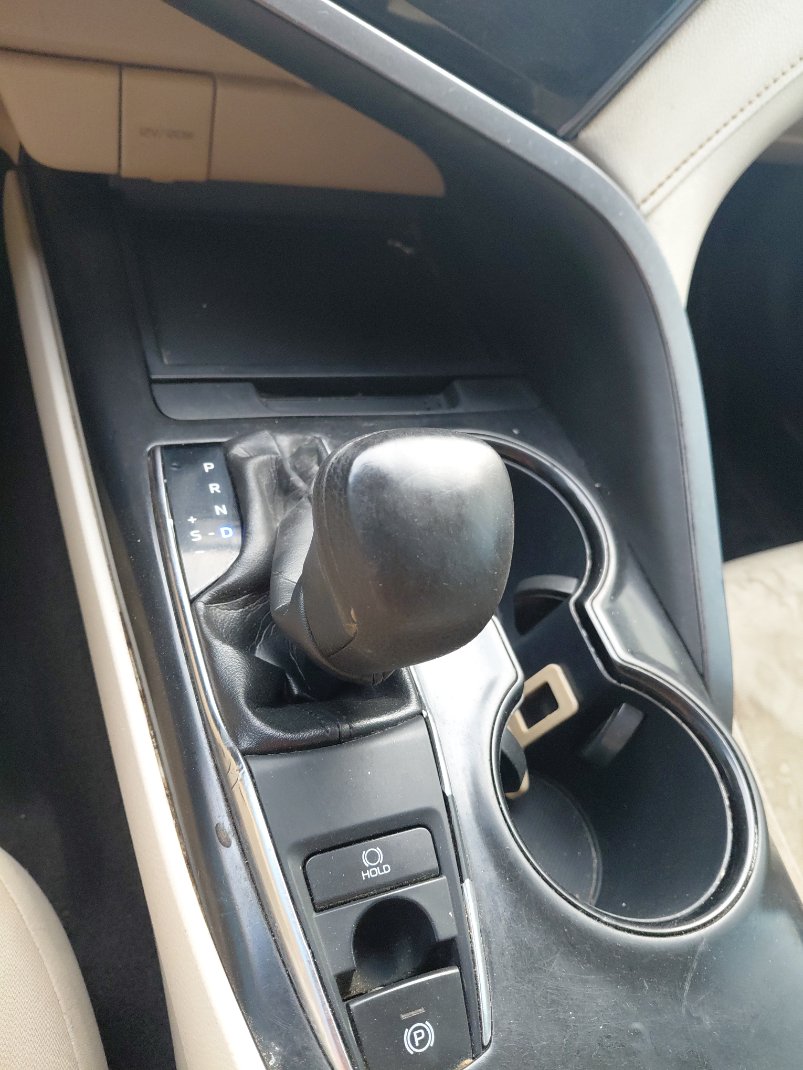 Toyota Camry LE 2020 image