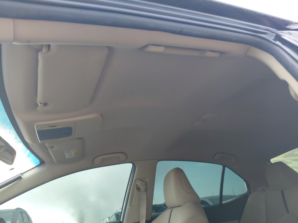 Toyota Camry LE 2020 image