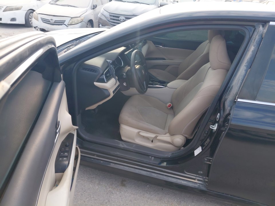 Toyota Camry LE 2020 image