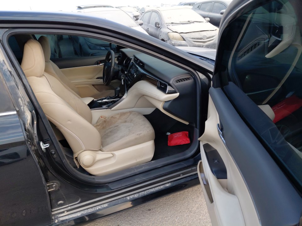 Toyota Camry LE 2020 image