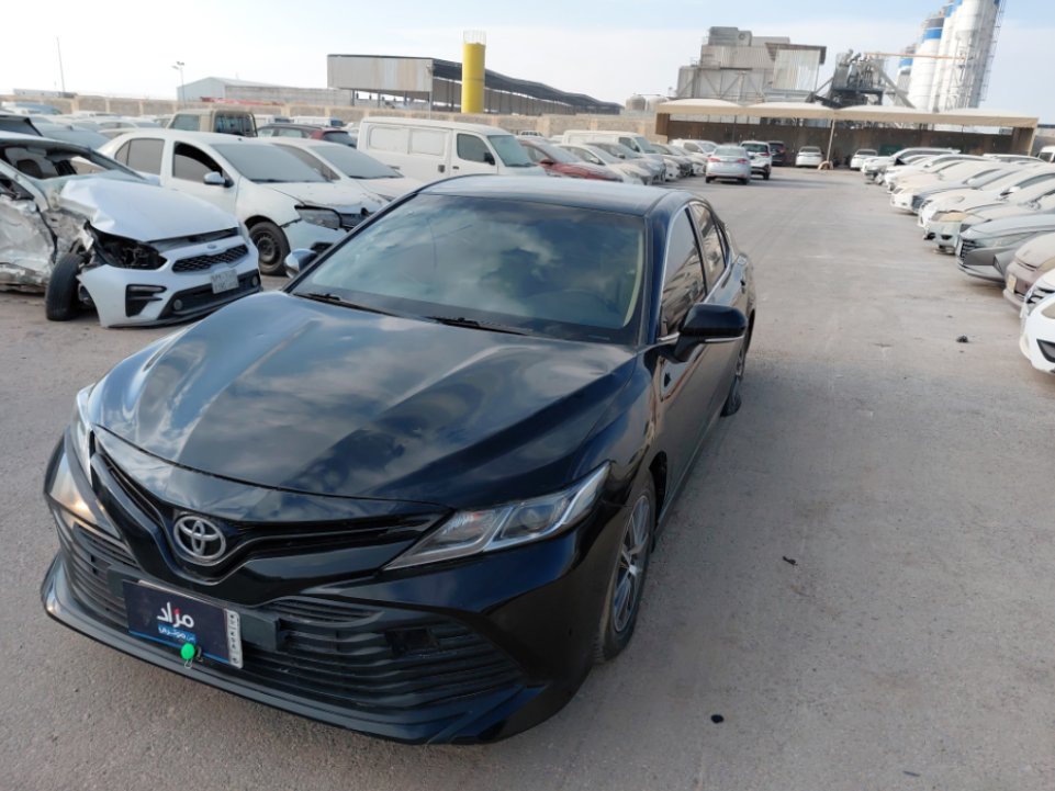 Toyota Camry LE 2020 image