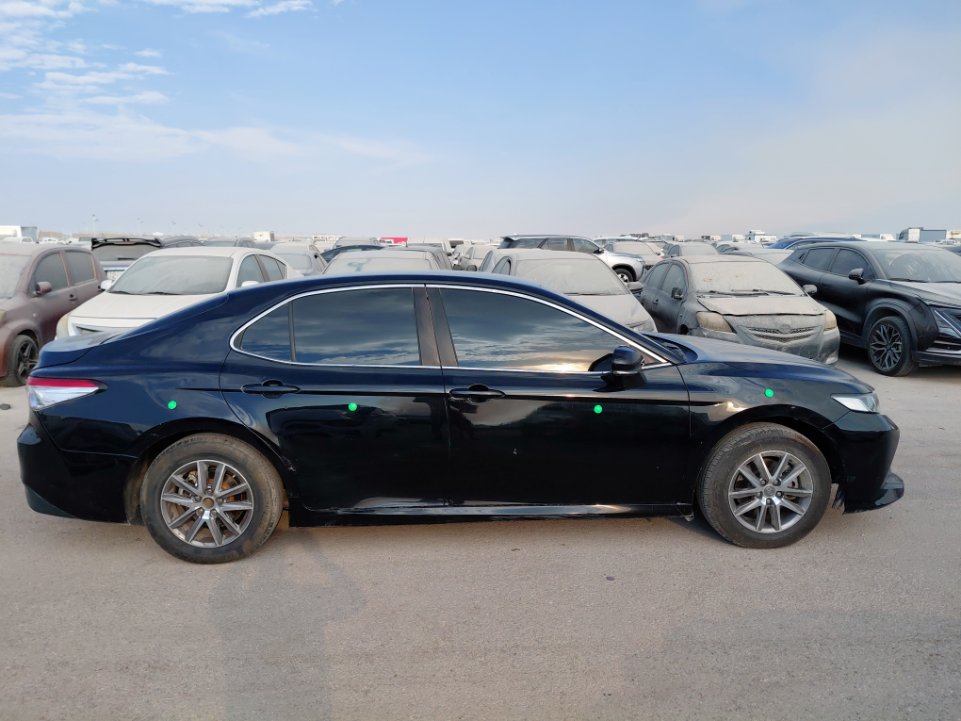 Toyota Camry LE 2020 image