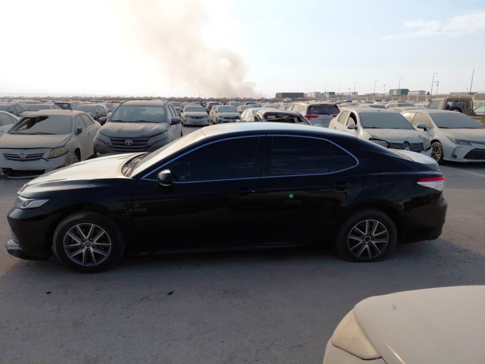 Toyota Camry LE 2020 image