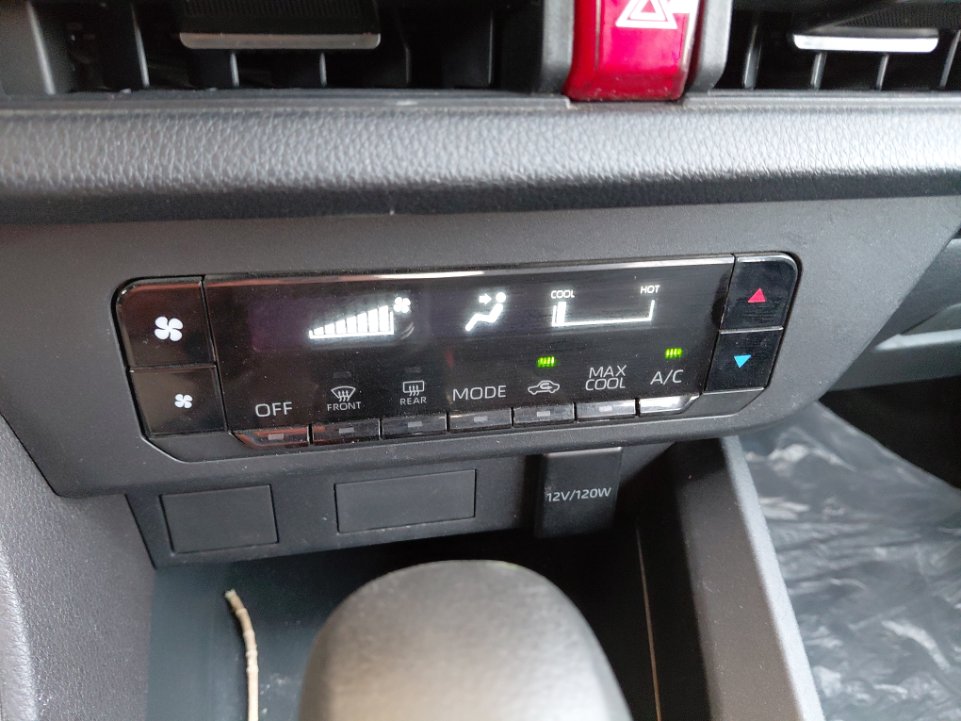 تويوتا يارس SD Y 2024 image