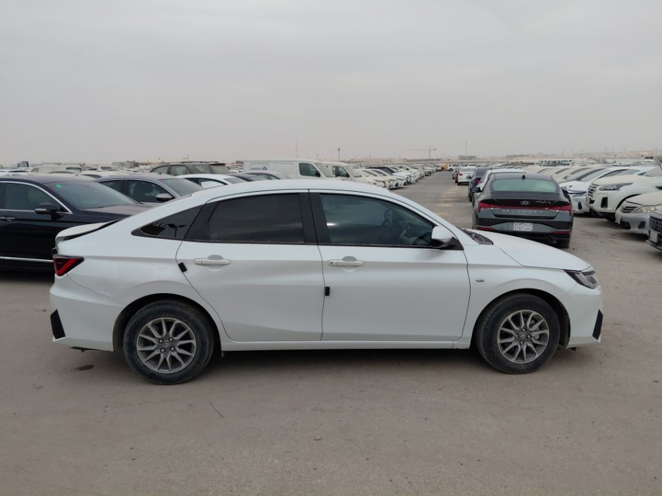 تويوتا يارس SD Y 2024 image