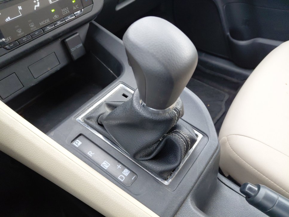 تويوتا يارس Y 2024 image