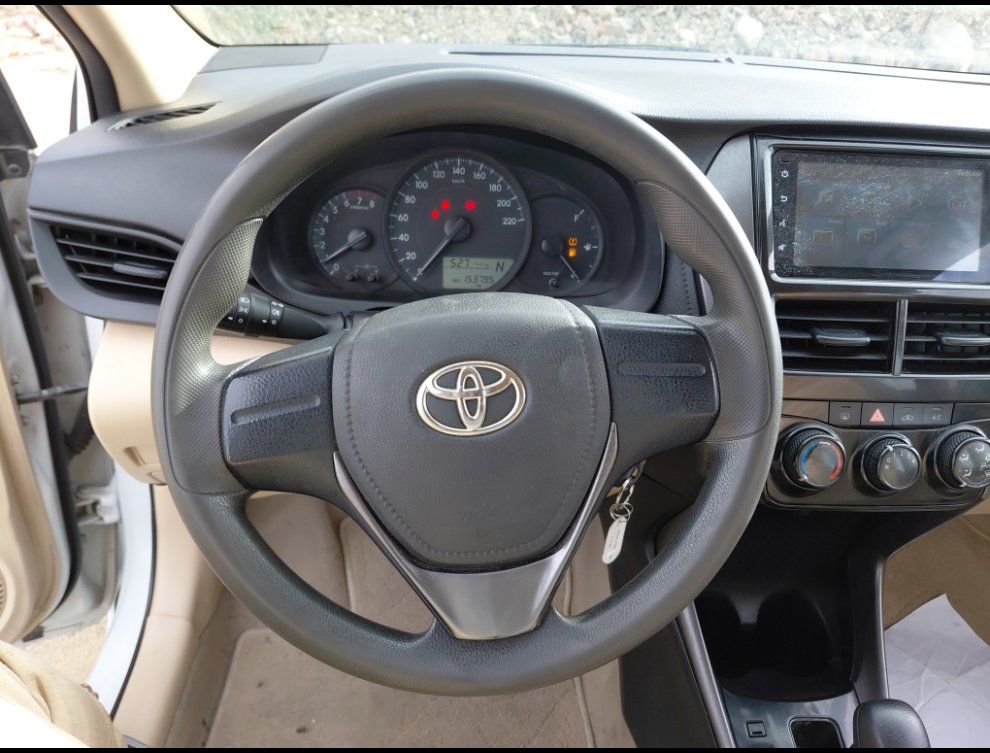 تويوتا يارس Y FLT 2 2022 image