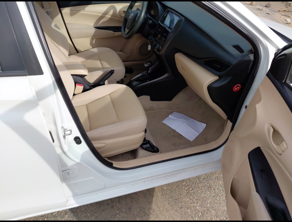 تويوتا يارس Y FLT 2 2022 image