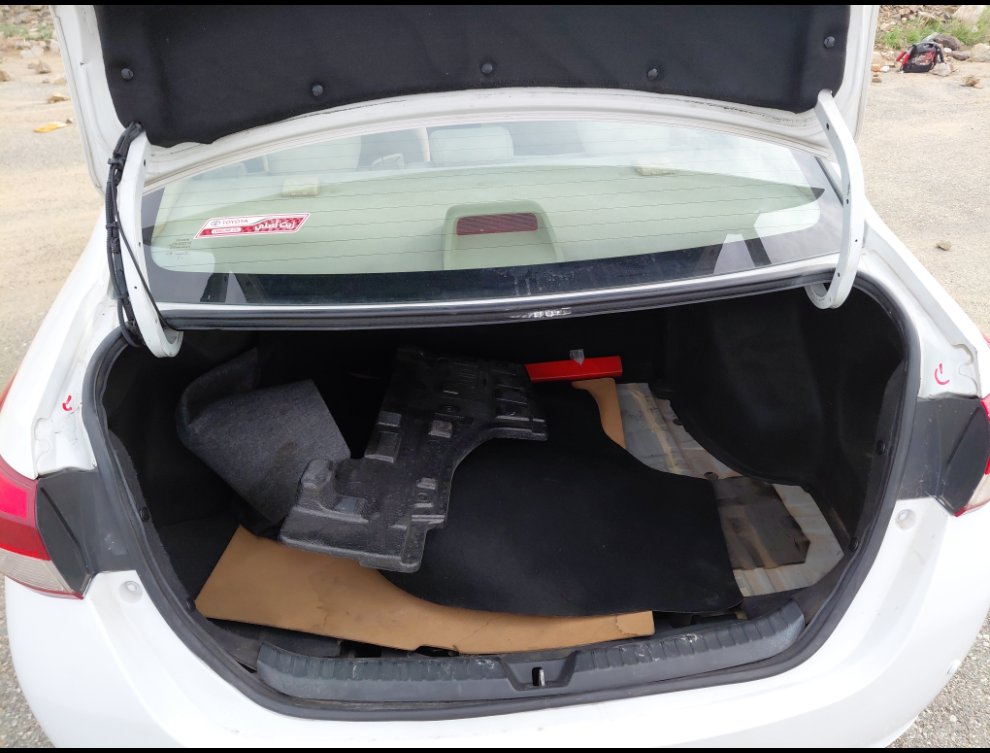 تويوتا يارس Y FLT 2 2022 image