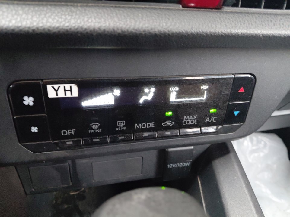 تويوتا يارس Y 2023 image