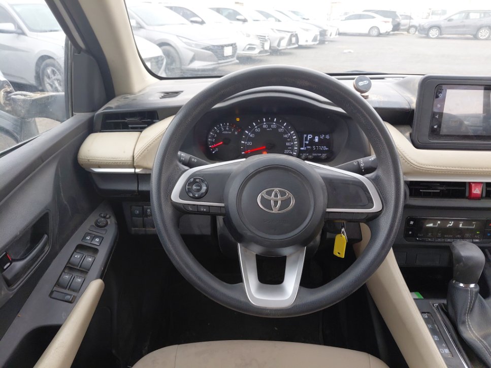 تويوتا يارس Y 2023 image