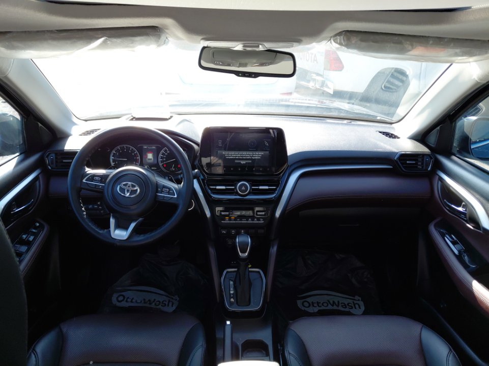 تويوتا اوربان كروز GLX 2024 image