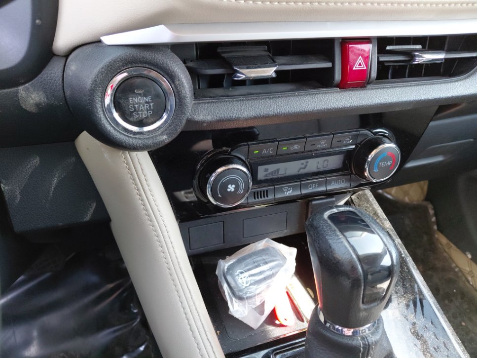 تويوتا يارس YX 2023 image