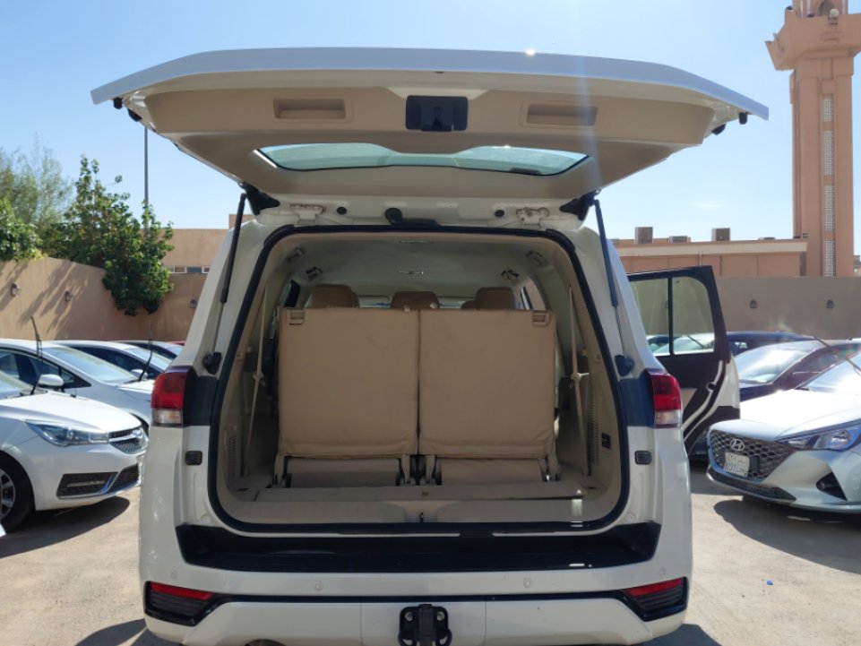 تويوتا لاند كروزر GXR1  2023 image