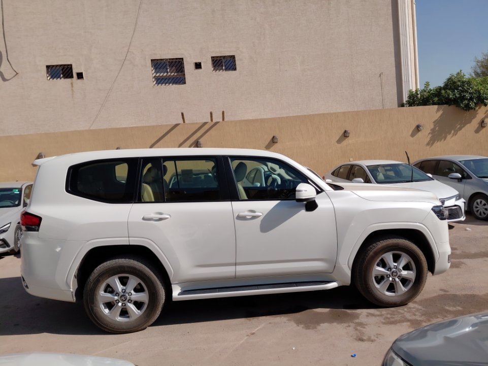 تويوتا لاند كروزر GXR1  2023 image