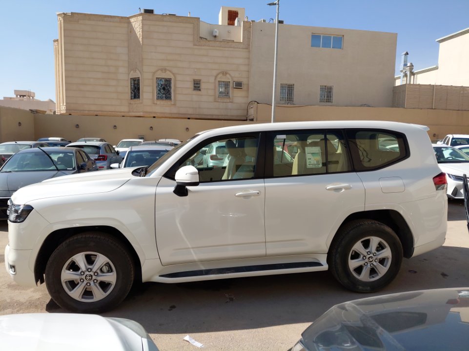 تويوتا لاند كروزر GXR1  2023 image