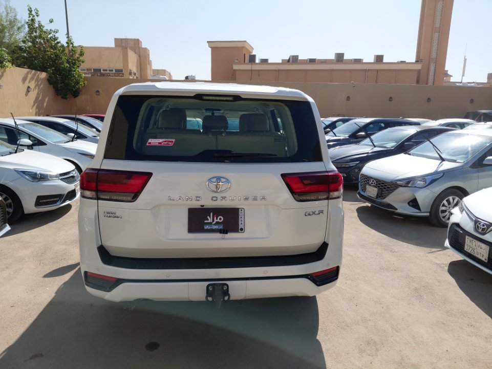 تويوتا لاند كروزر GXR1  2023 image