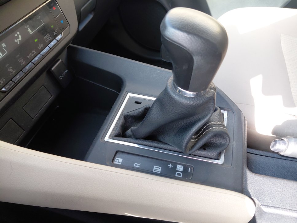 تويوتا يارس Y 2023 image