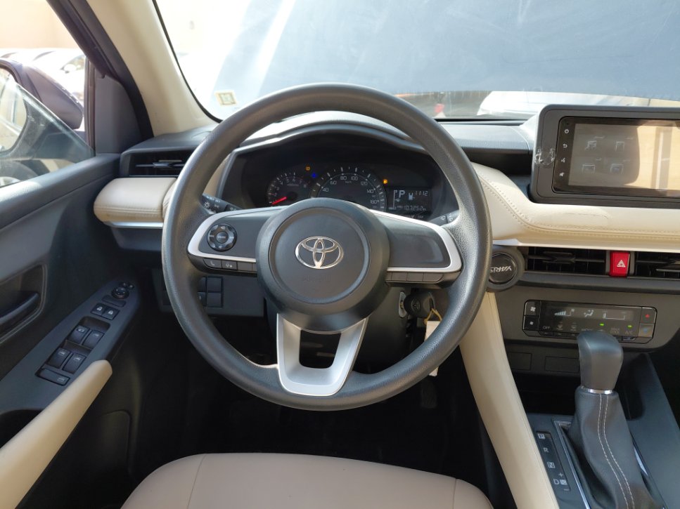 تويوتا يارس Y 2023 image