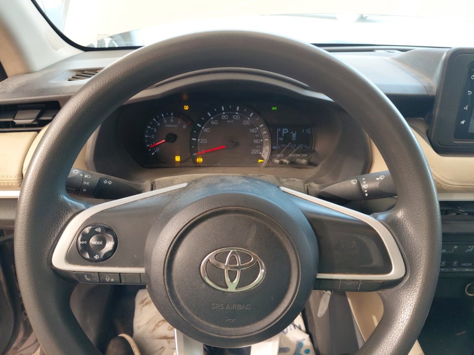 Toyota Yaris Y 2023 image