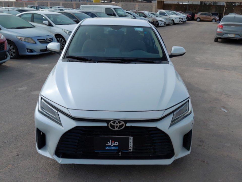 Toyota Yaris Y 2024